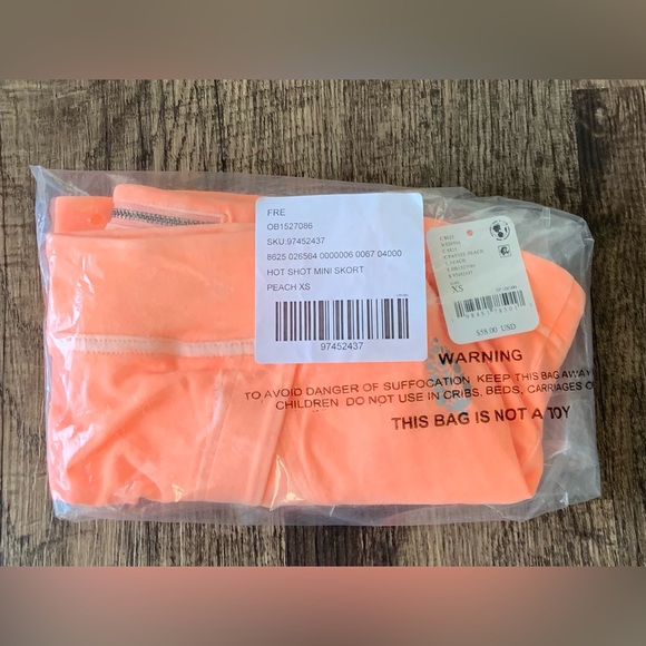 Free People Movement ~ Hot Shot Mini Skort ~ *NWT ~ Pastel Peach ~ XS ~ - Picture 2 of 12